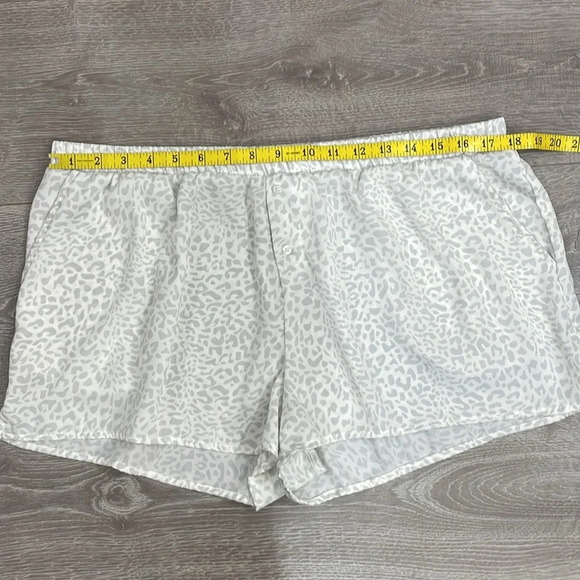 NWOT Colsie Satin Cami and Shorts Sleep Pajama Set Gray White Print XL - Picture 12 of 16